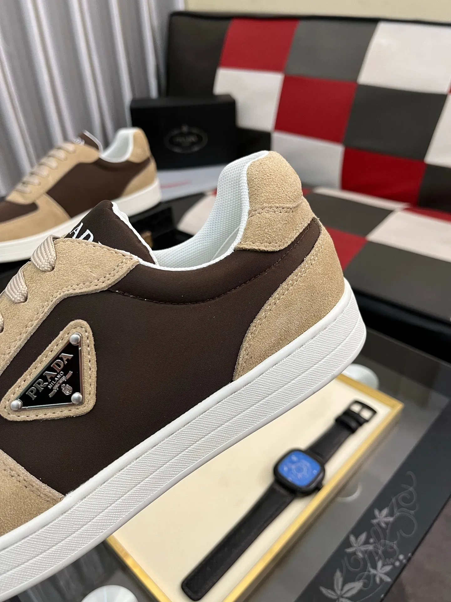 Men's shoes 💰440⌚️⌚️【PRADA】Prada ~ unique and casual style. New models from Prada official website are coming [Celebrate][Celebrate]🏃High-end brand casual shoes ➕Full set of packaging😍😍 Men's 2023 counters are on sale simultaneously, Italian imported brands select first-layer Italian cowhide. 🐑Sheepskin lining (refuses to discolor and rub feet) Sole: Original sole specially provided by the original factory 🎬Better in kind Size number: 38-444️⃣Colors available